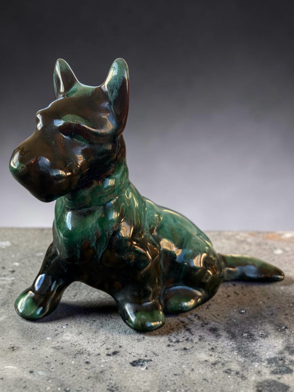 VINTAGE BLUE MOUNTAIN POTTERY SCOTTISH TERRIER FIGURINE
